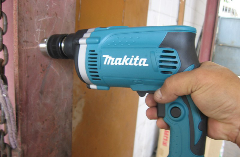 máy khoan động lực makita