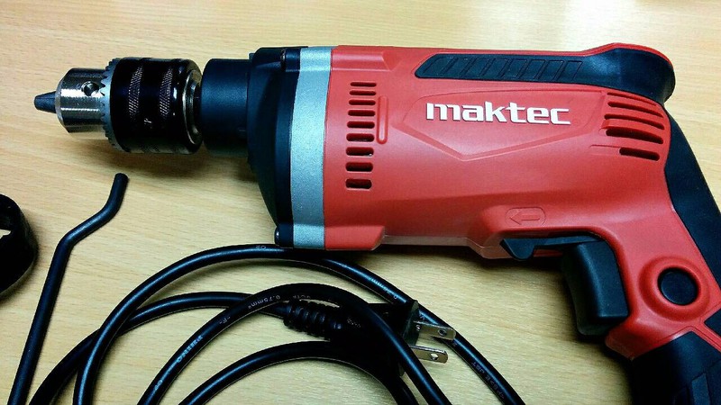 Máy khoan búa Maktec MT814